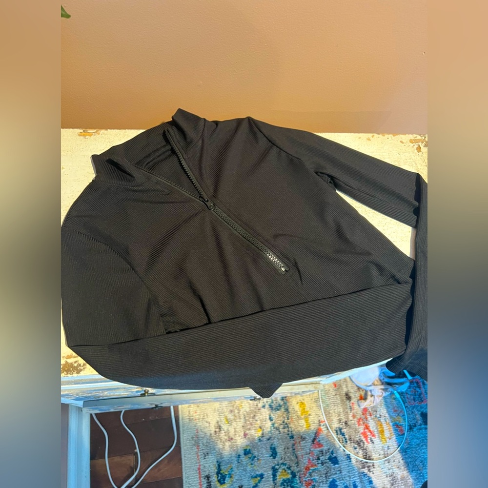 Cropped Athletic Shirt
